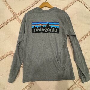 Patagonia Logo Long Sleeve Size Small
